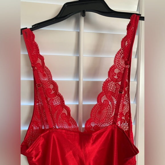 Victoria's Secret Red Lace Nightgown (Gold Label) - Picture 5 of 7